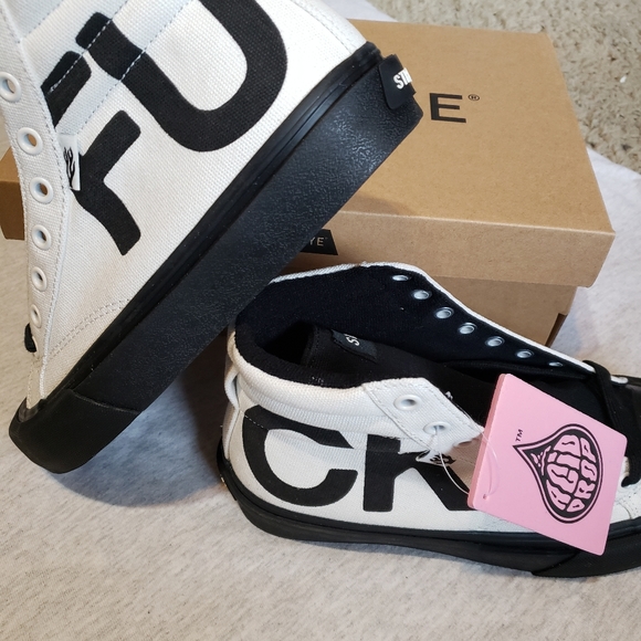 STRAYE - Picture 5 of 6